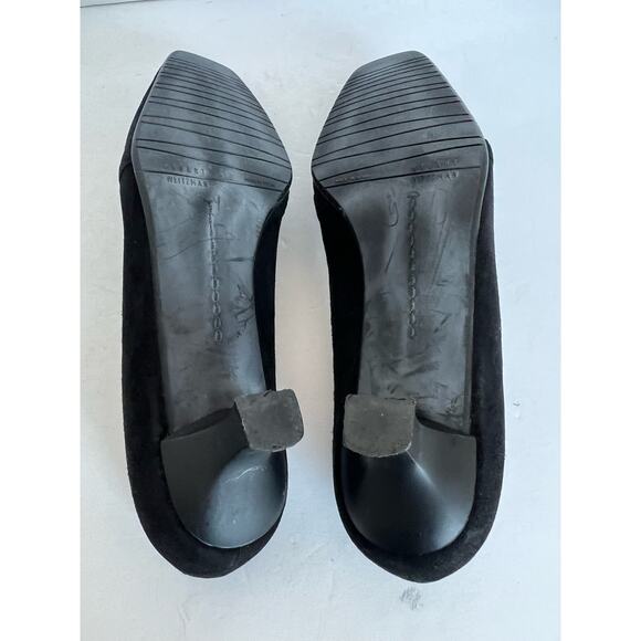 STUART WEITZMAN Black Perforated Suede Kitten Heel Pump Bow Shoes Sz 7.5M - Picture 9 of 9